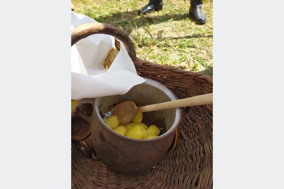 "Wokół chleba" - powrót do przeszłości z Czerwonymi Koralami z Pisarzowej - zdjęcie 17