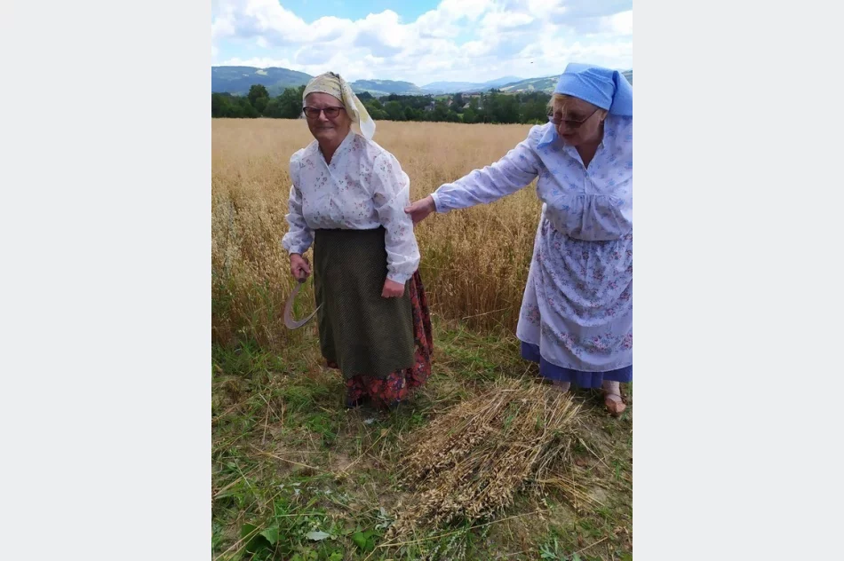 "Wokół chleba" - powrót do przeszłości z Czerwonymi Koralami z Pisarzowej - zdjęcie 20