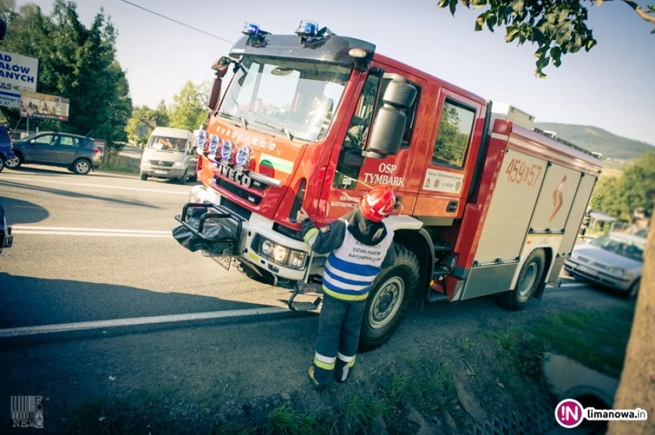 Dostawczy vw uderzył w przepust i drzewo - zdjęcie 4