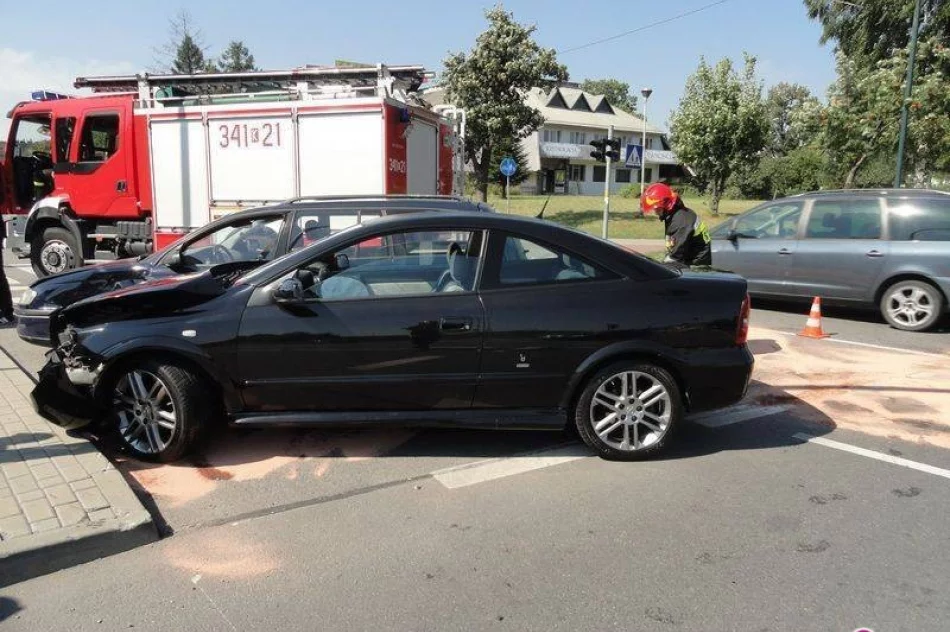 Nowy Sącz, Rondo Solidarności- zderzenie dwóch samochodów osobowych - zdjęcie 3