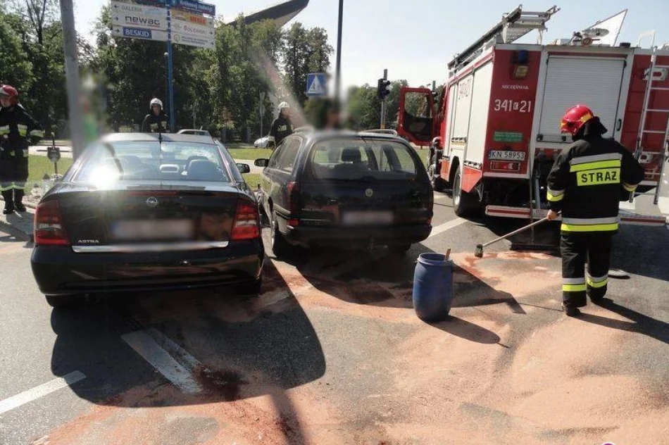 Nowy Sącz, Rondo Solidarności- zderzenie dwóch samochodów osobowych - zdjęcie 4