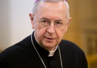 Przewodniczący Episkopatu apeluje o przestrzeganie zaleceń służb sanitarnych - zdjęcie główne