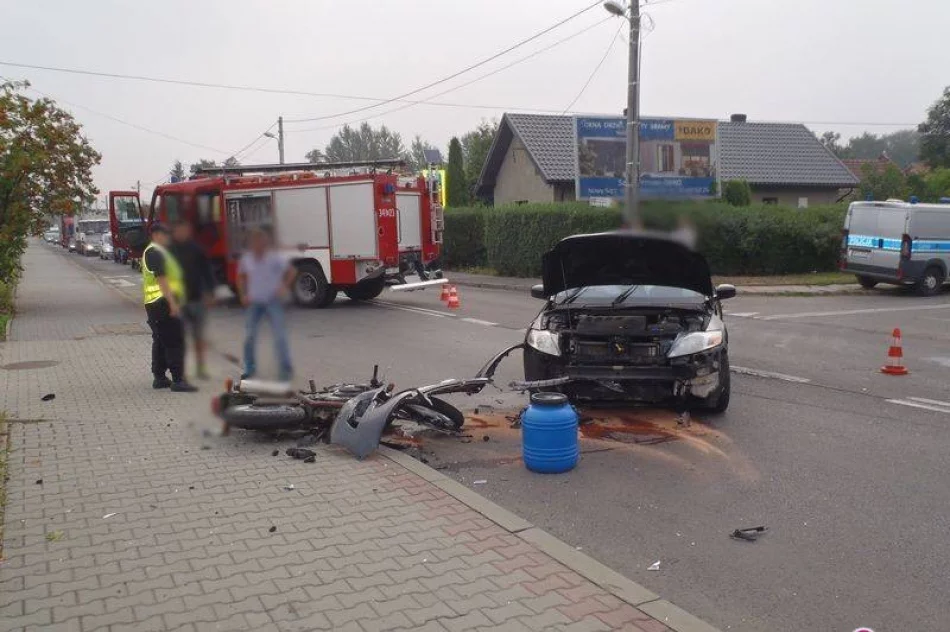 Nowy Sącz, ulica Węgierska – zderzenie samochodu osobowego i motocykla - zdjęcie 2