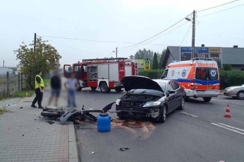 Nowy Sącz, ulica Węgierska – zderzenie samochodu osobowego i motocykla - zdjęcie 3