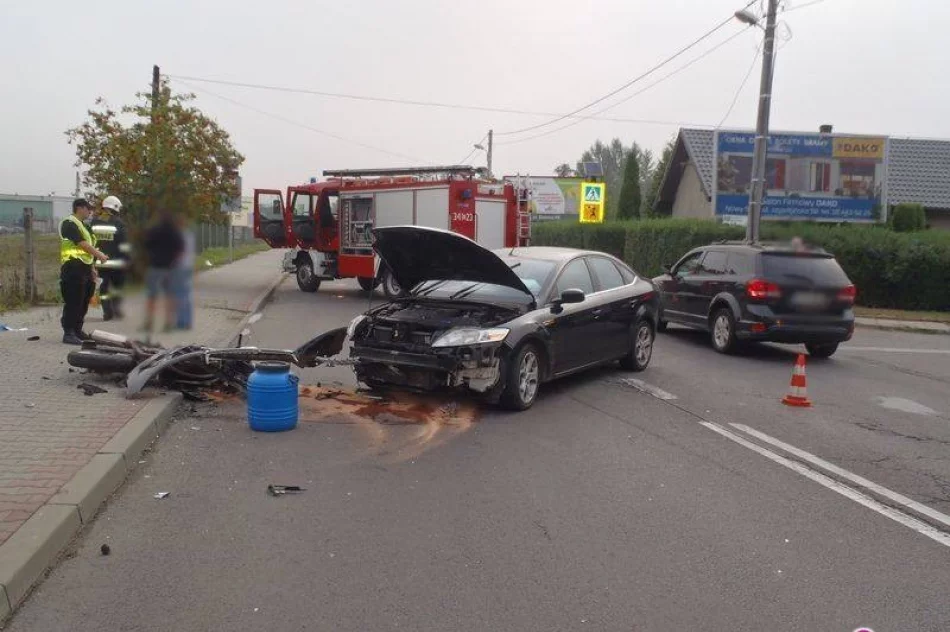 Nowy Sącz, ulica Węgierska – zderzenie samochodu osobowego i motocykla - zdjęcie 4