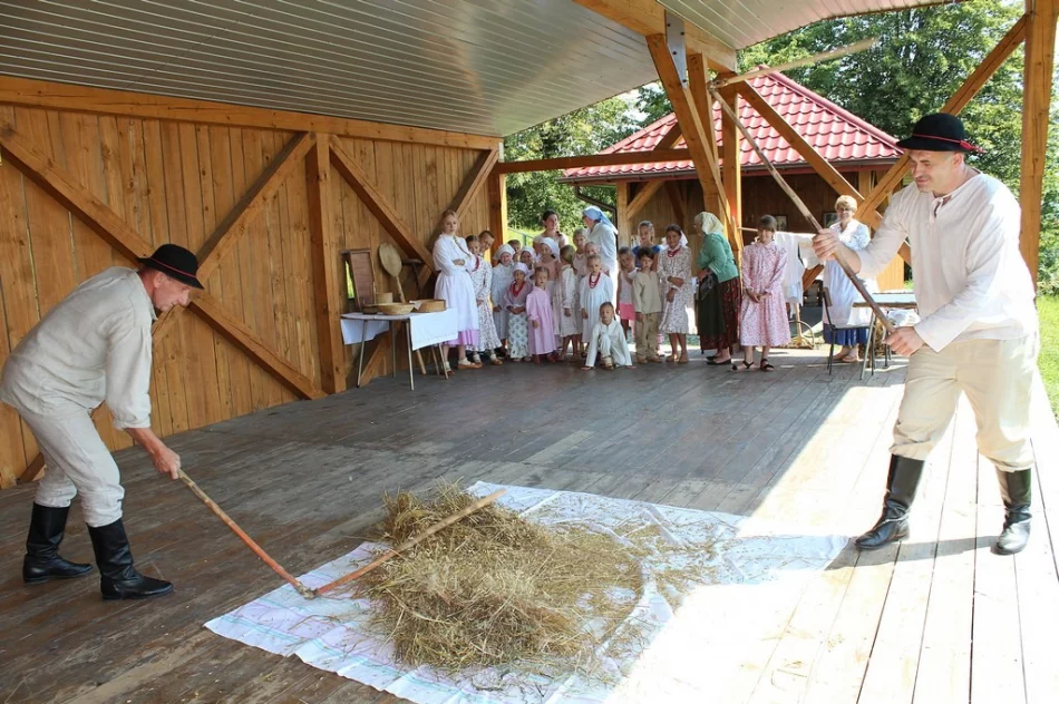 "Wokół chleba" - część druga Warsztatów Artystycznych "Czerwone Korale" - zdjęcie 7