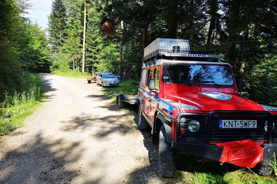 Turystka złamała nogę na szlaku, z pomocą ratownicy GOPR - zdjęcie 2