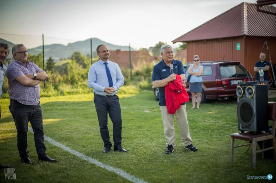 Jerzy Engel spotkał się młodymi piłkarzami LKS Płomień i LKS Rupniów - zdjęcie 2