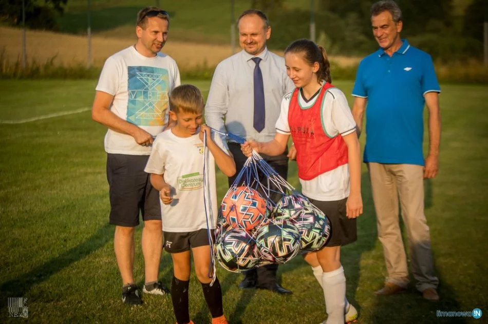 Jerzy Engel spotkał się młodymi piłkarzami LKS Płomień i LKS Rupniów - zdjęcie 3