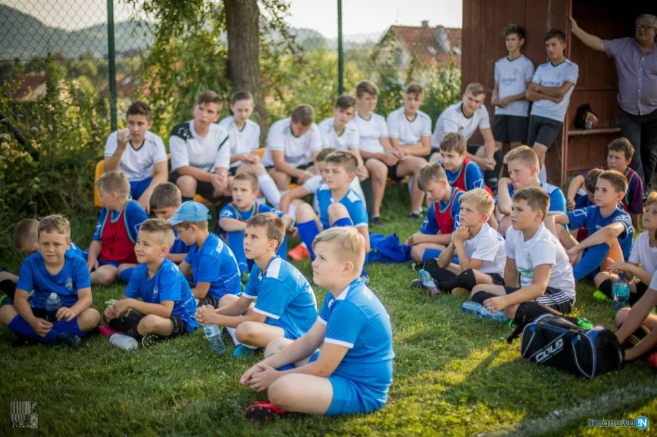 Jerzy Engel spotkał się młodymi piłkarzami LKS Płomień i LKS Rupniów - zdjęcie 6