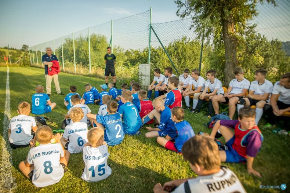 Jerzy Engel spotkał się młodymi piłkarzami LKS Płomień i LKS Rupniów - zdjęcie 7