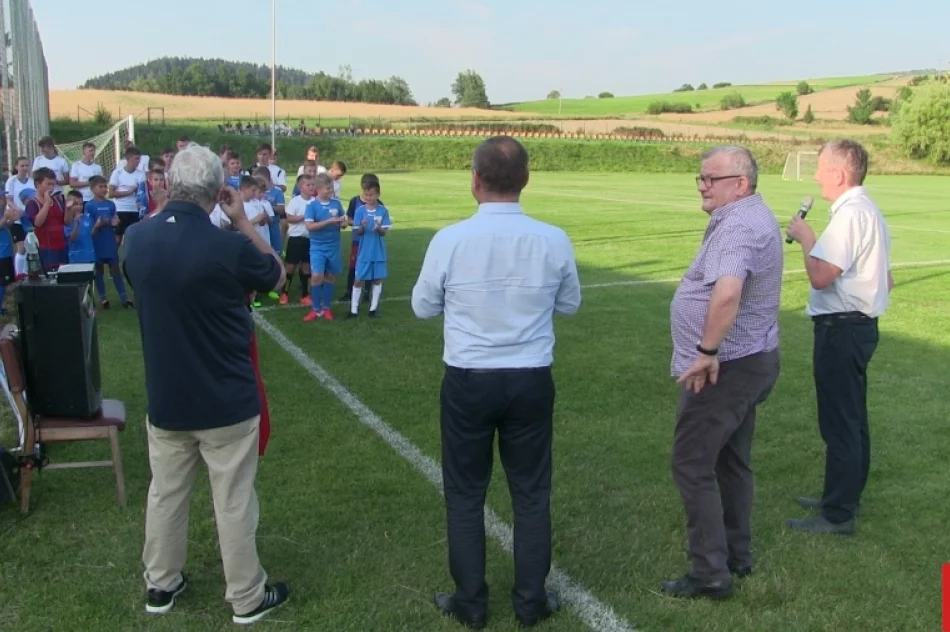 Jerzy Engel spotkał się młodymi piłkarzami LKS Płomień i LKS Rupniów - zdjęcie 13