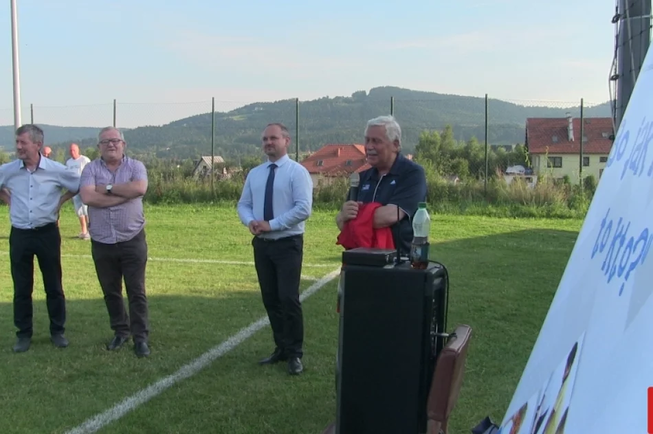 Jerzy Engel spotkał się młodymi piłkarzami LKS Płomień i LKS Rupniów - zdjęcie 14