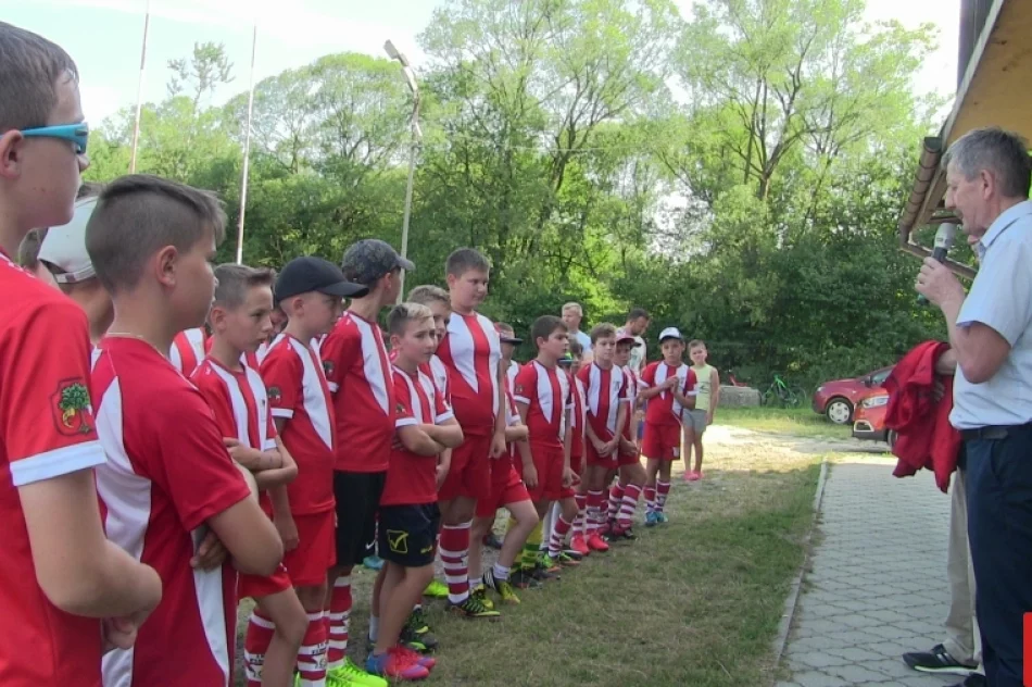 Jerzy Engel spotkał się młodymi piłkarzami LKS Płomień i LKS Rupniów - zdjęcie 19