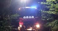 Samochód zawisł nad urwiskiem, interweniowała straż pożarna - zdjęcie 2