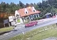 Moment zderzenia zarejestrowały kamery monitoringu - zobacz nagranie - zdjęcie główne