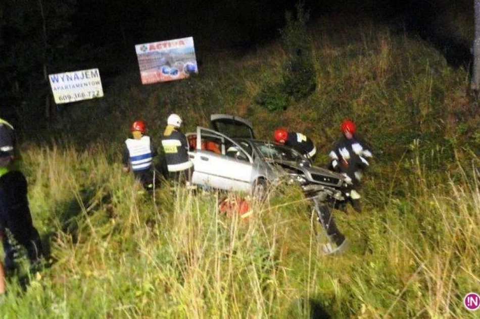 Krynica Zdrój, ulica Sądecka – samochód osobowy wypadł z drogi - zdjęcie 2