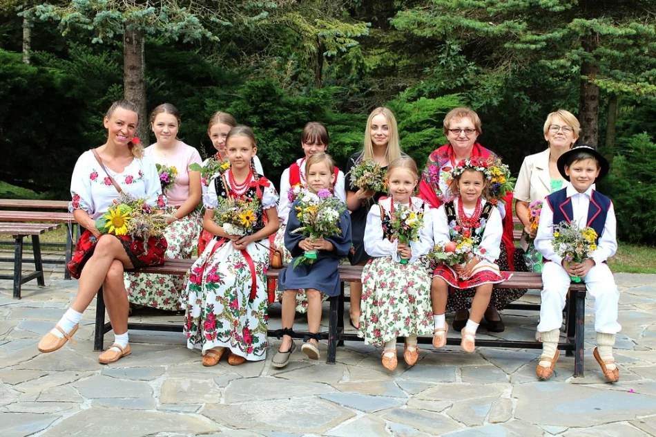 Projekt "Czerwonych Korali"  - "Wszystko w twoich rękach" święto Matki Boskiej Zielnej - zdjęcie 2