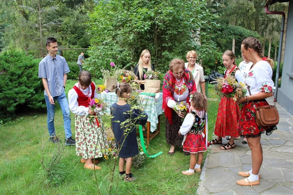 Projekt "Czerwonych Korali"  - "Wszystko w twoich rękach" święto Matki Boskiej Zielnej - zdjęcie 4