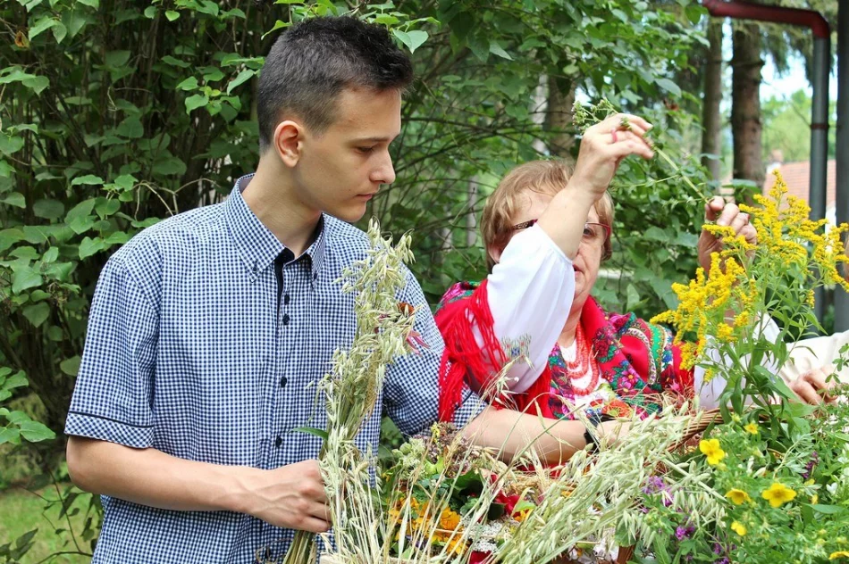 Projekt "Czerwonych Korali"  - "Wszystko w twoich rękach" święto Matki Boskiej Zielnej - zdjęcie 5