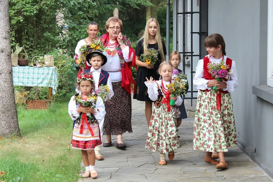 Projekt "Czerwonych Korali"  - "Wszystko w twoich rękach" święto Matki Boskiej Zielnej - zdjęcie 8