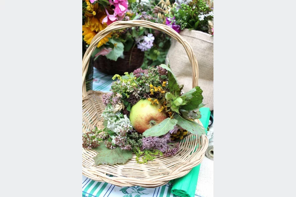 Projekt "Czerwonych Korali"  - "Wszystko w twoich rękach" święto Matki Boskiej Zielnej - zdjęcie 9