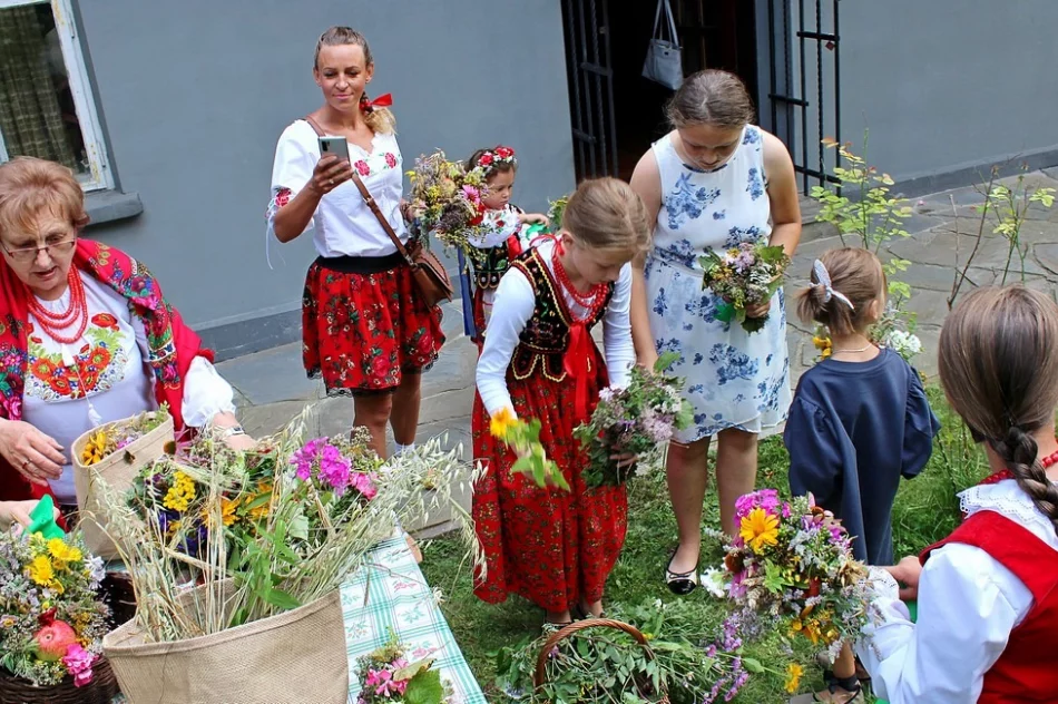 Projekt "Czerwonych Korali"  - "Wszystko w twoich rękach" święto Matki Boskiej Zielnej - zdjęcie 15