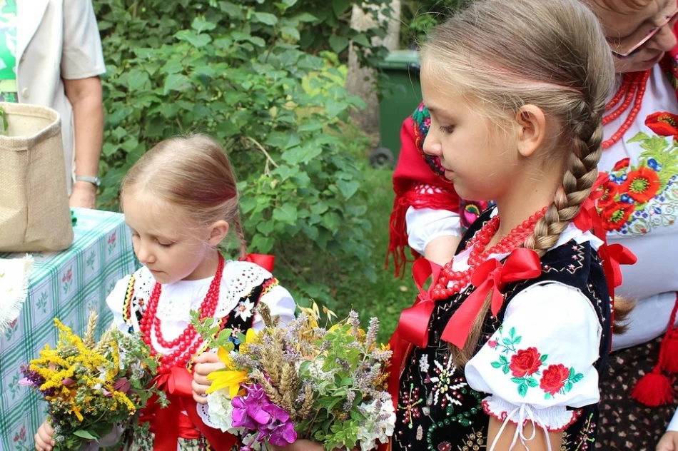 Projekt "Czerwonych Korali"  - "Wszystko w twoich rękach" święto Matki Boskiej Zielnej - zdjęcie 16