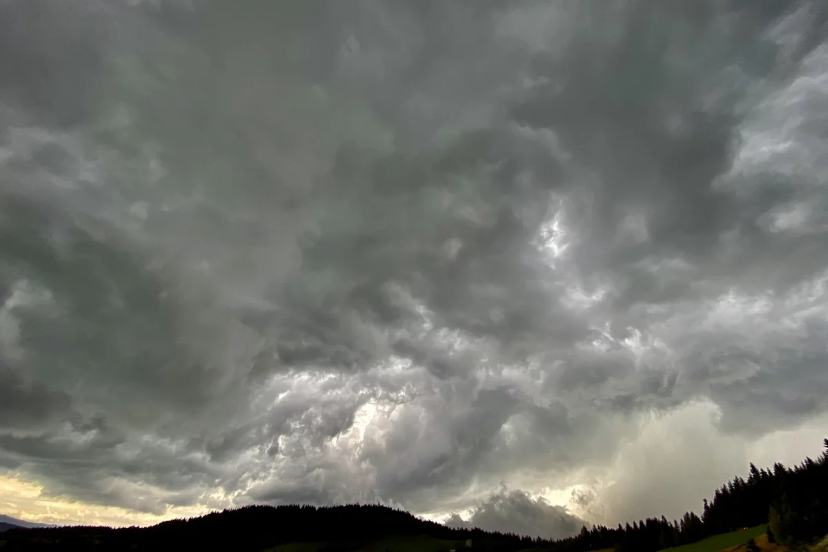 Meteorolodzy ostrzegają przed burzami z gradem