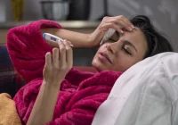 W jakiej kolejności pojawiają się objawy COVID-19? Badania naukowców - zdjęcie główne