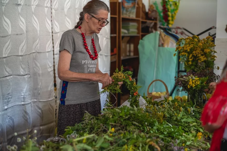 Zielarskie warsztaty w Pisarzowej w ramach Otwartej Pracowni na Szlaku Rzemiosła - zdjęcie 4
