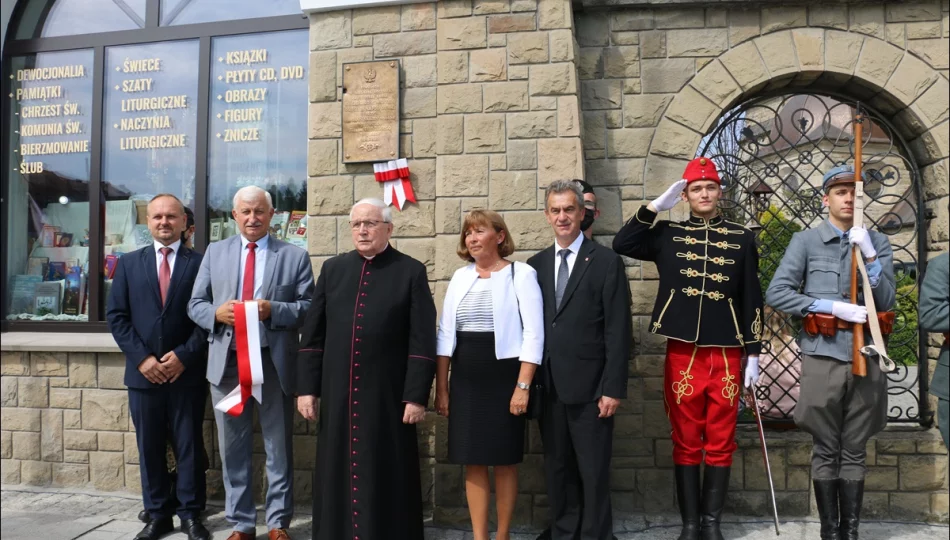 HISTORYCZNA TABLICA POWRÓCIŁA NA SWOJE PIERWOTNE MIEJSCE - zdjęcie 1