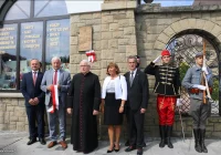 HISTORYCZNA TABLICA POWRÓCIŁA NA SWOJE PIERWOTNE MIEJSCE - zdjęcie główne