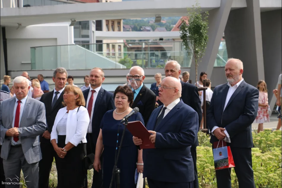 Historyczna tablica po latach wróciła na swoje miejsce - zdjęcie 18