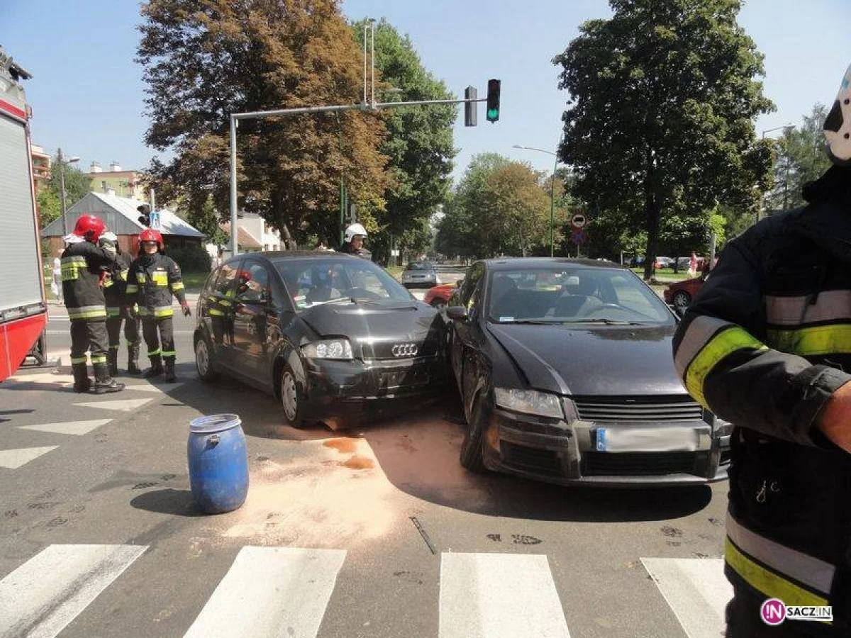 Na Paderewskiego zderzyły się dwa samochody