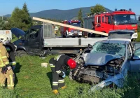 Ford zderzył się z Mercedesem, jedna osoba trafiła do szpitala - zdjęcie główne