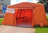 W tej samej kolejce jedni płacą za parking, inni za... badanie w kierunku SARS-CoV-2 - zdjęcie główne