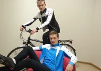 Ścigali się, teraz ubierają kolarzy - zdjęcie główne