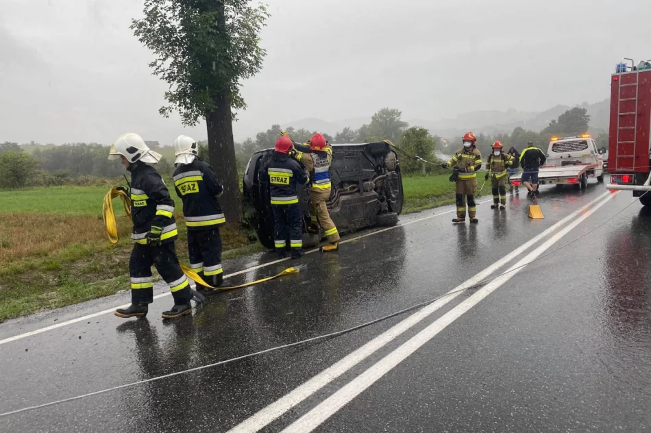 Dachowanie samochodu na DK 28 - zdjęcie 5