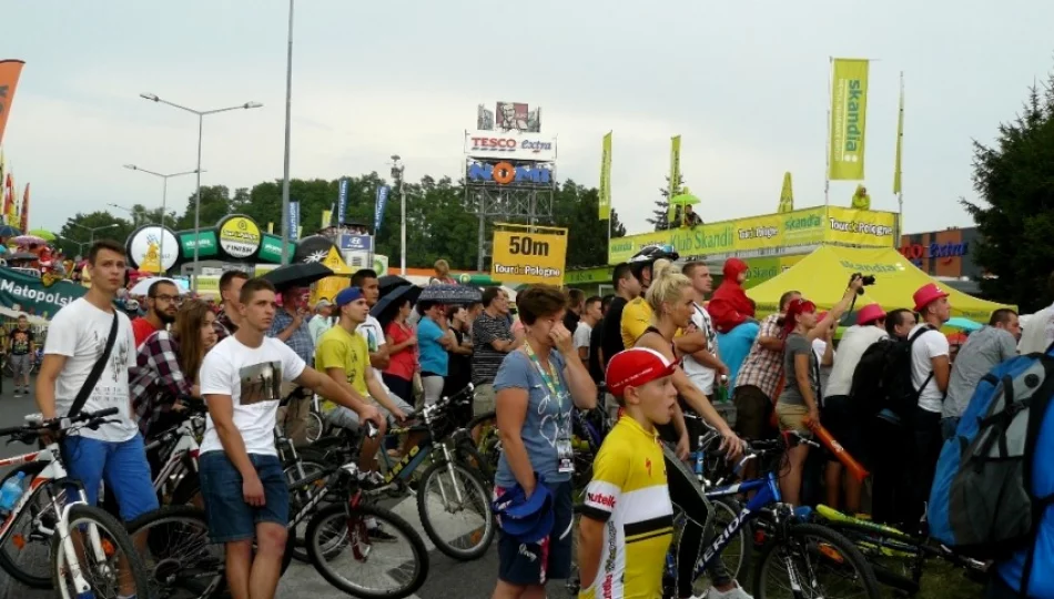 Tłumy kibiców na mecie Tour de Pologne. Historyczne zwycięstwo Polaka! - zdjęcie 1