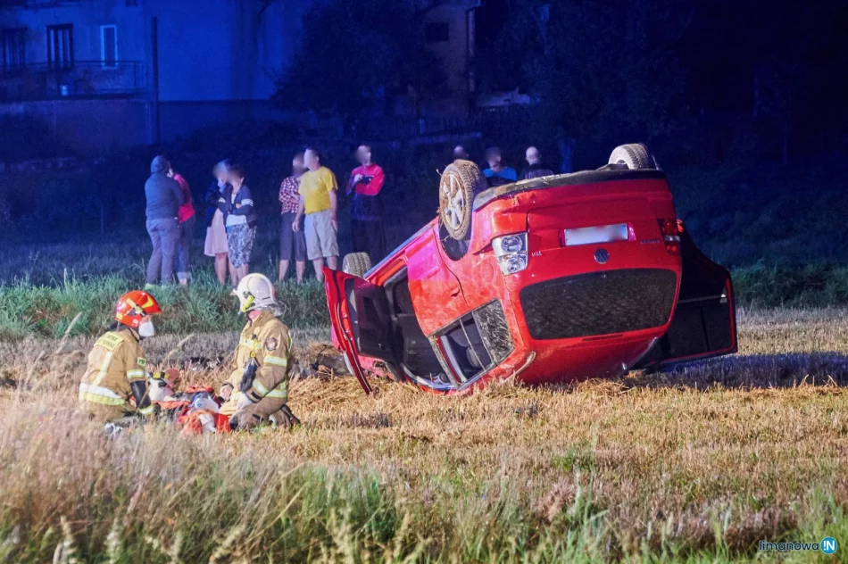 Kierowca był pijany. Dwie młode pasażerki Volkswagena trafiły do szpitali  - zdjęcie 13