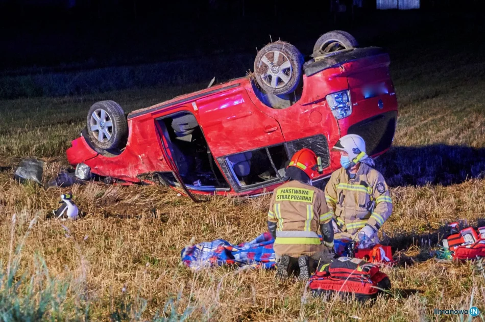 Kierowca był pijany. Dwie młode pasażerki Volkswagena trafiły do szpitali  - zdjęcie 16