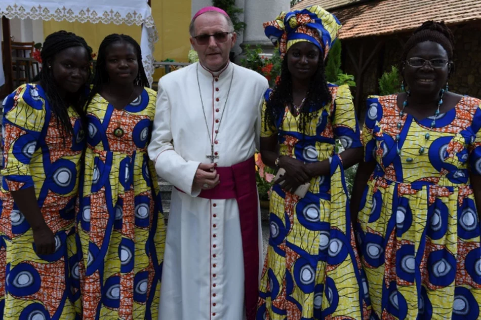 Ks. Biskup Mirosław Gucwa odprawił plenerową mszę św. w rodzinnej miejscowości - zdjęcie 5