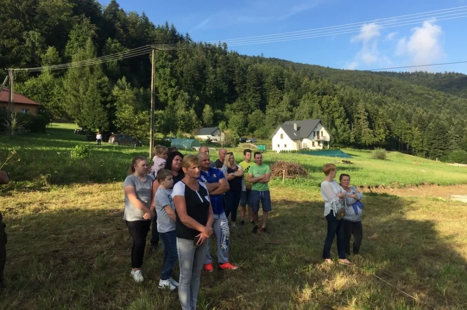 Ks. Biskup Mirosław Gucwa odprawił plenerową mszę św. w rodzinnej miejscowości - zdjęcie 8