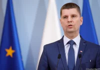 Piontkowski: tam, gdzie jest więcej zakażeń, powinna być zgoda sanepidu dla nauki hybrydowej lub zdalnej - zdjęcie główne