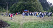 Biskup Mirosław Gucwa odprawił plenerową mszę św. w rodzinnej miejscowości - zdjęcie 3