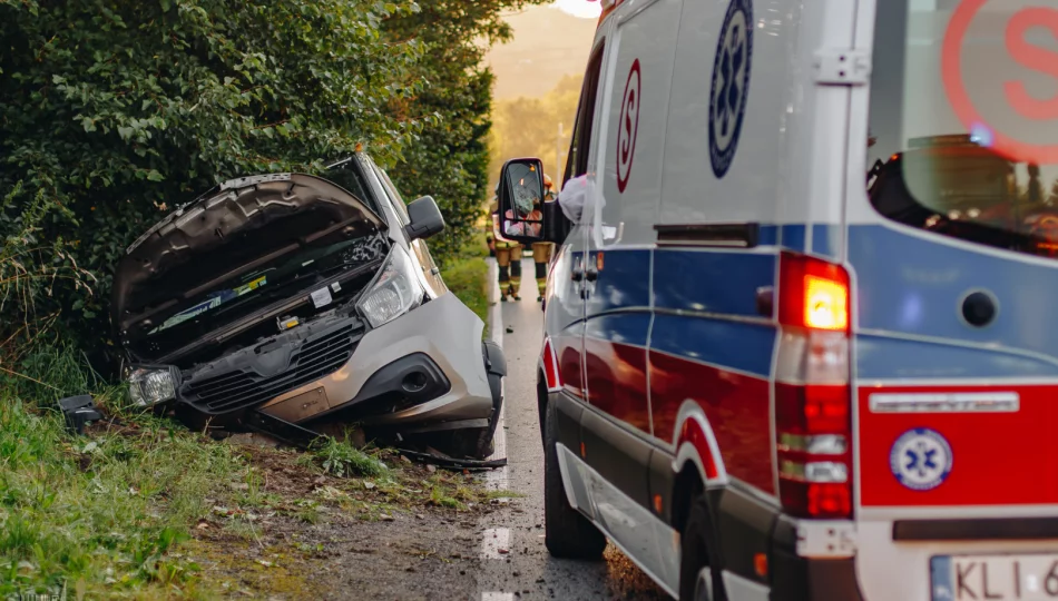 Samochód wjechał do rowu i uderzył w betonowy przepust - zdjęcie 1