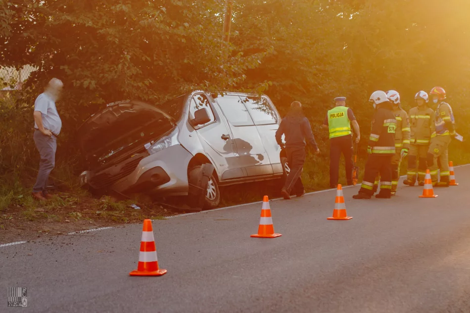 Samochód wjechał do rowu i uderzył w betonowy przepust - zdjęcie 2