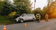 Samochód wjechał do rowu i uderzył w betonowy przepust - zdjęcie 3