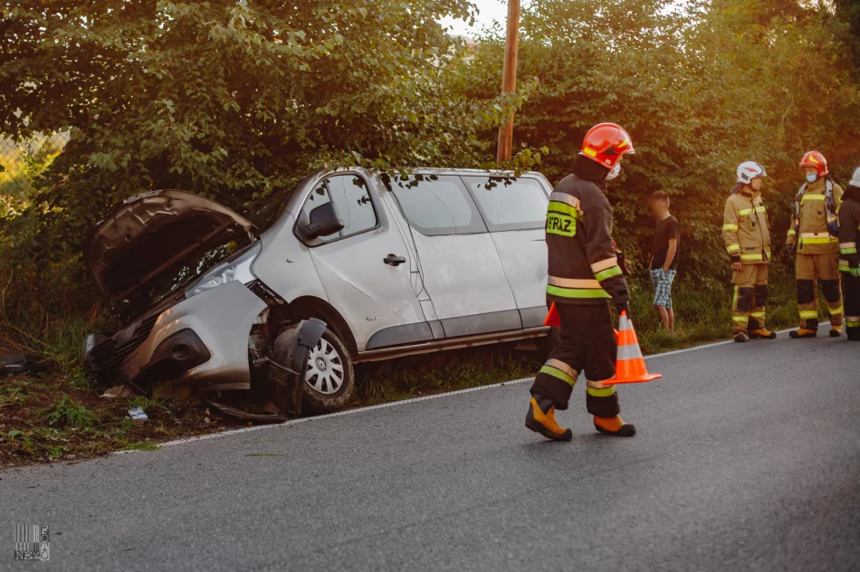Samochód wjechał do rowu i uderzył w betonowy przepust - zdjęcie 5
